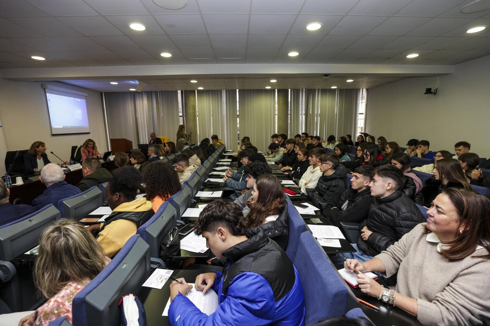 Segunda jornada de "La Asturias que funciona": las recetas de éxito de la Cámara de Comercio de Oviedo y los grupos Roces y De la Uz