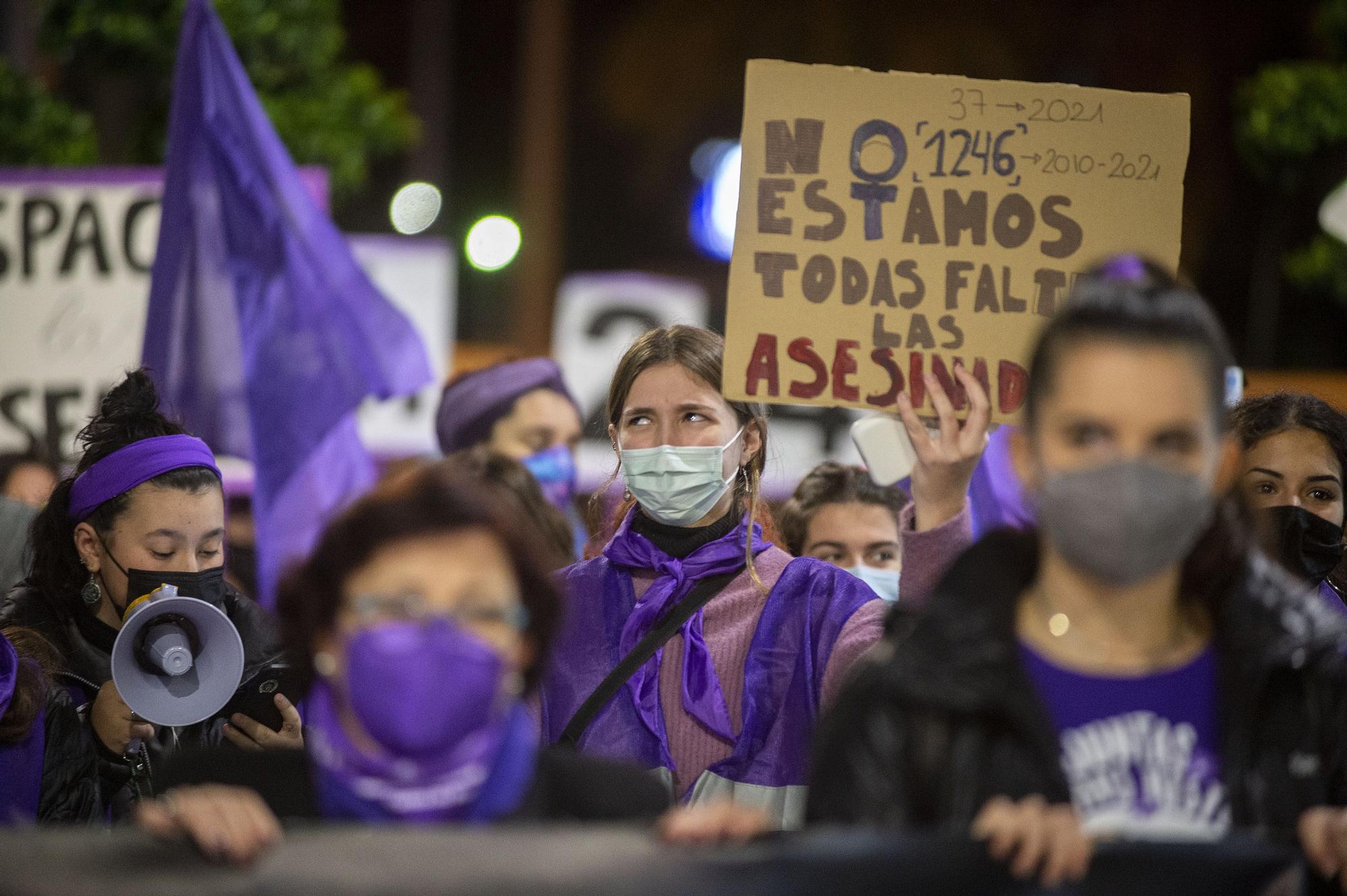 25N: Manifestación contra la violencia de género en Cartagena