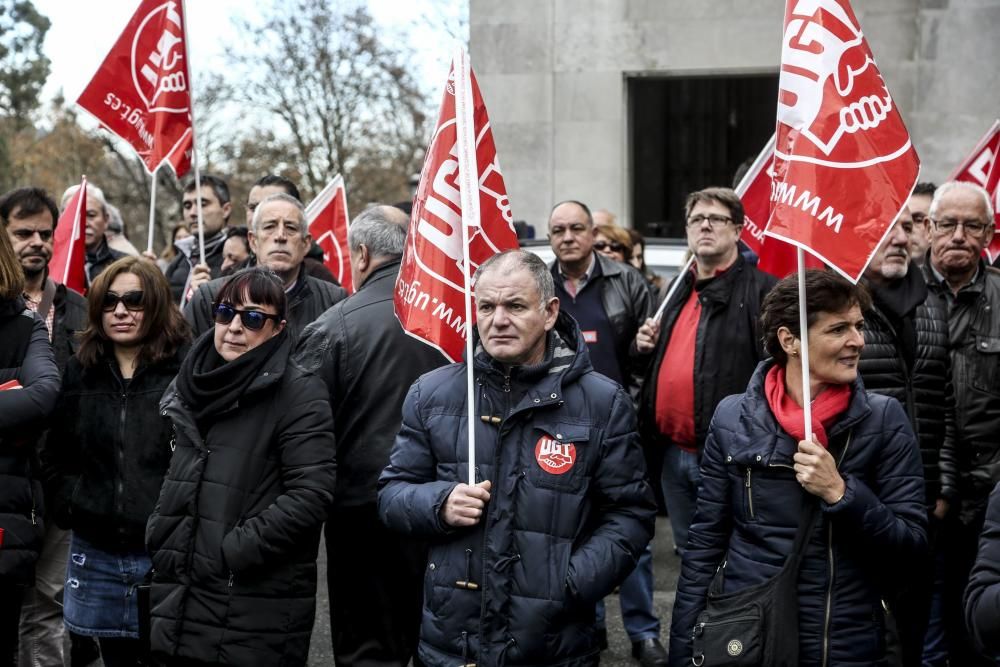 Manifestación de los sindicatos UGT y CCOO en Oviedo contra las políticas del Gobierno