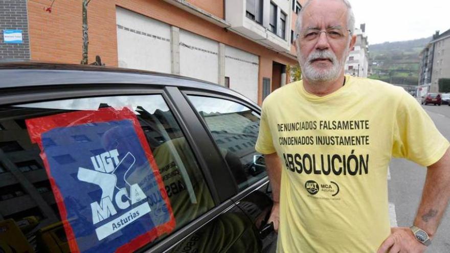 Jerónimo Blanco, ayer, antes de emprender su viaje de protesta a Madrid por la sentencia contra los sindicalistas de Arcelor-Mittal.