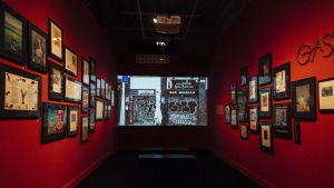 La exposición Ensenyar les cartes en el Palau Robert de Barcelona.