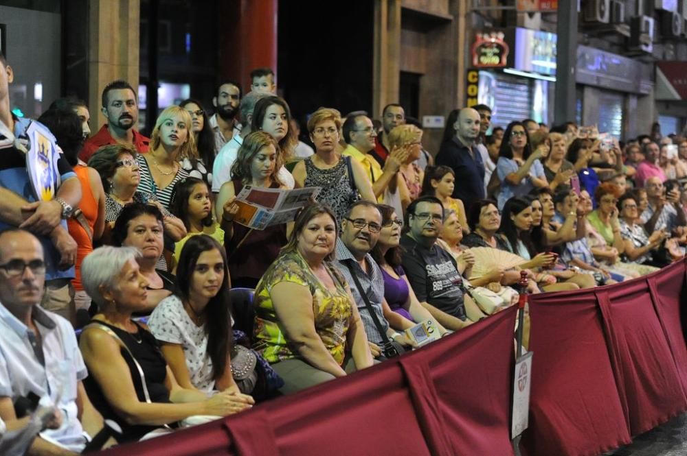 Desfile de Moros y Cristianos por las calles de Mu