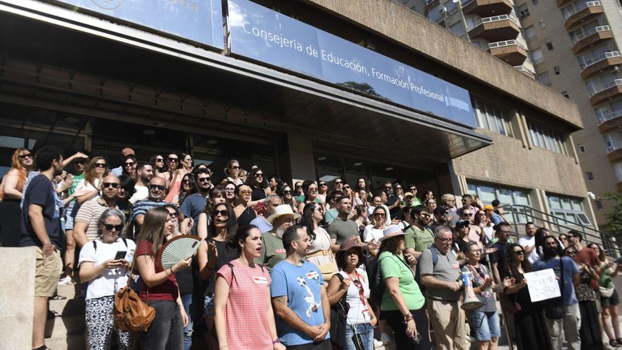 Educación: Barracones en la pública ‘versus’ subvenciones a la privada