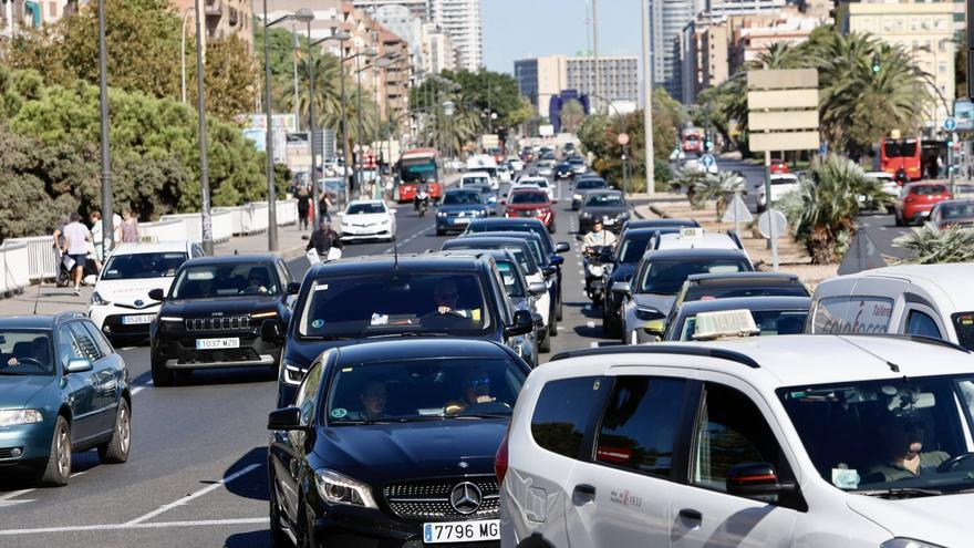 Conductor turista: València le tomará la matrícula y no se librará de la multa
