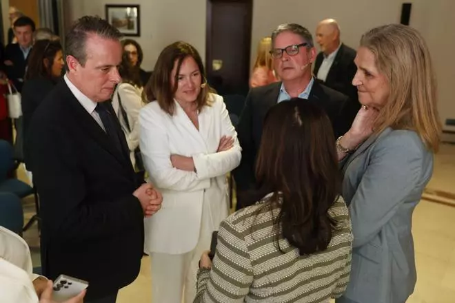 La Infanta Elena visita Oviedo y rompe una lanza en defensa de los pueblos de Asturias