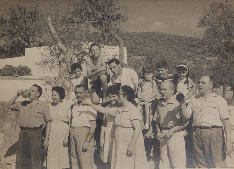 Diversos miembros de la familia Pascual, en una imagen de los años cincuenta.