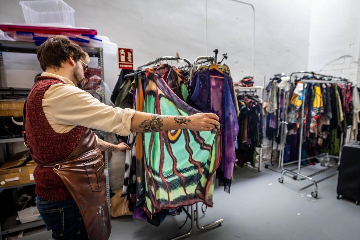 Barcelona 24/02/2026 OnBarcelona Barceloneando. El mundo de fantasía escondido en una nave de l'Hospitalet, es el taller de ciencia ficción de El costurero real. AUTOR: JORDI OTIX