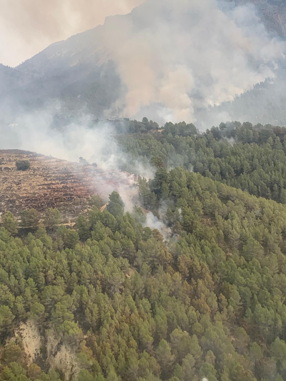 El incendio de Tàrbena, desde el aire (imágenes)