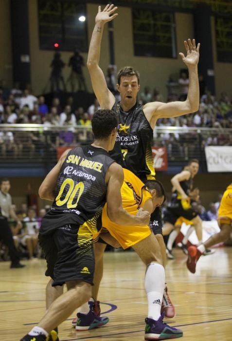 03/09/2016.DEPORTES .Partido de baloncesto amistoso entre el Iberostar Tenerife y el Herbalife Gran Canaria.