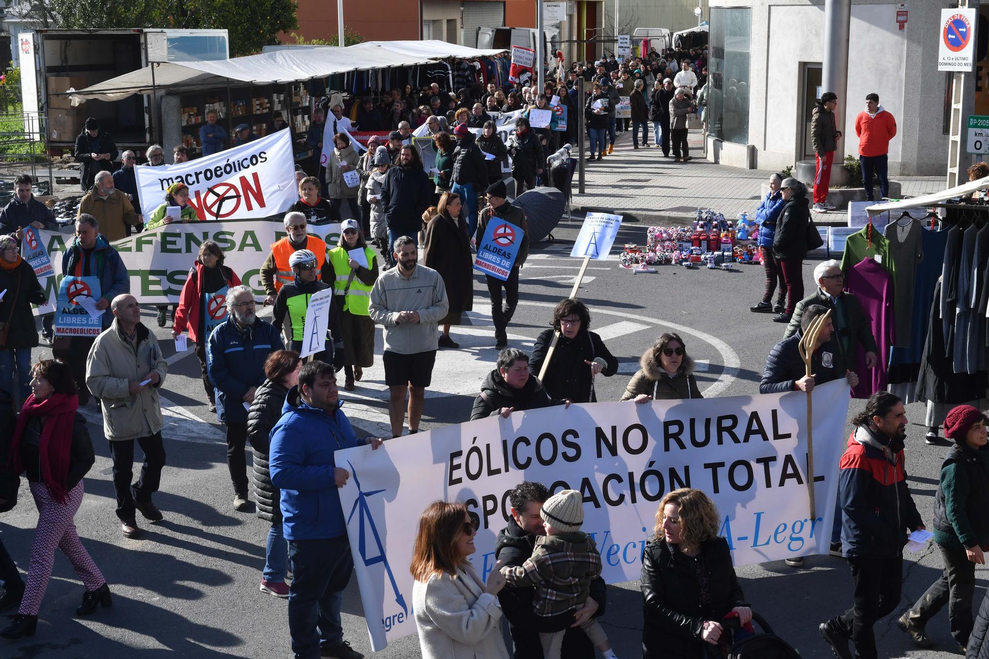 Marcha el Carral contra la "invasión eólica"