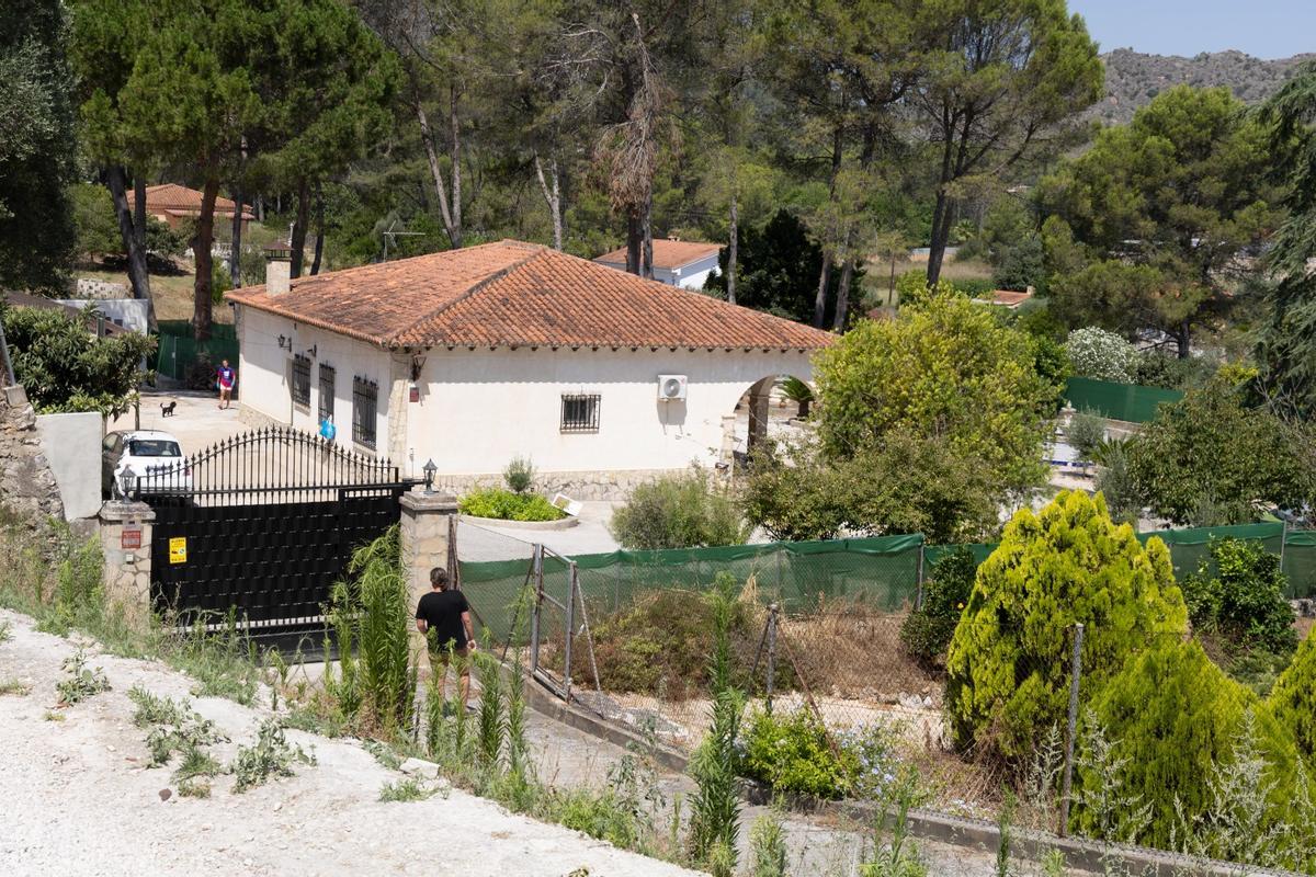 Imagen del exterior de las instalaciones del criadero de perros, en el diseminado de Bixquert, en Xàtiva.