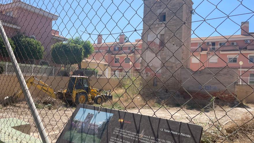 El traslado de Torre Placia comienza con la limpieza del solar donde se ubica el BIC