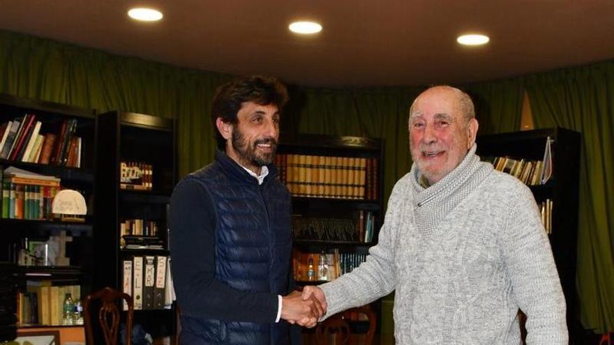Pase de antorcha en La Guía: Alejandro García Cueto-Felgueroso releva a Paulino Tuñón como presidente vecinal