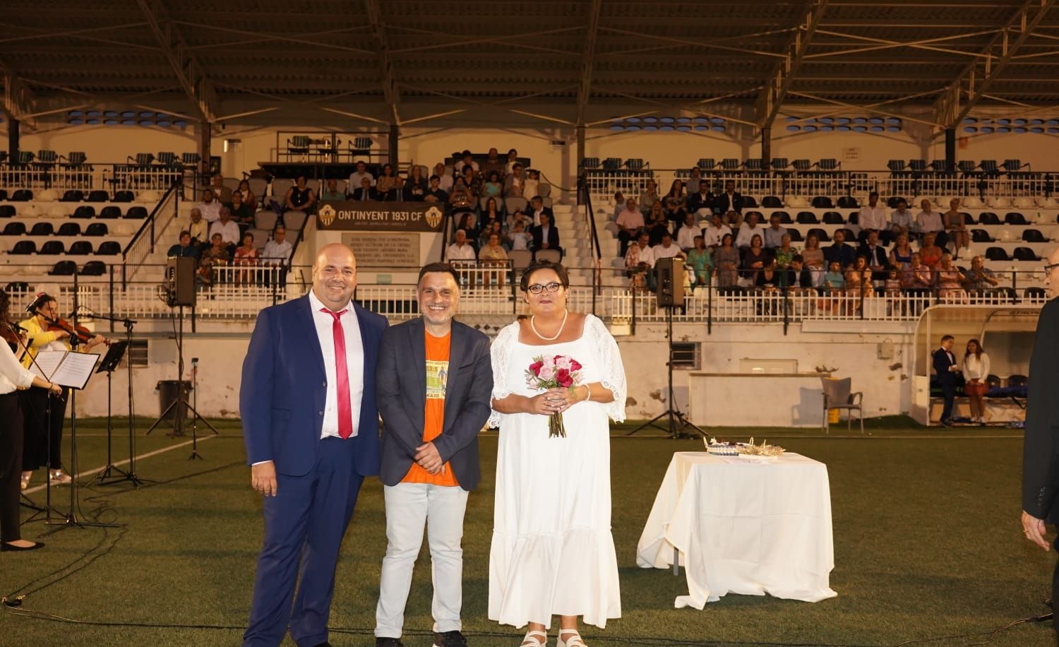 El estadio El Clariano de Ontinyent acoge la primera boda de su historia