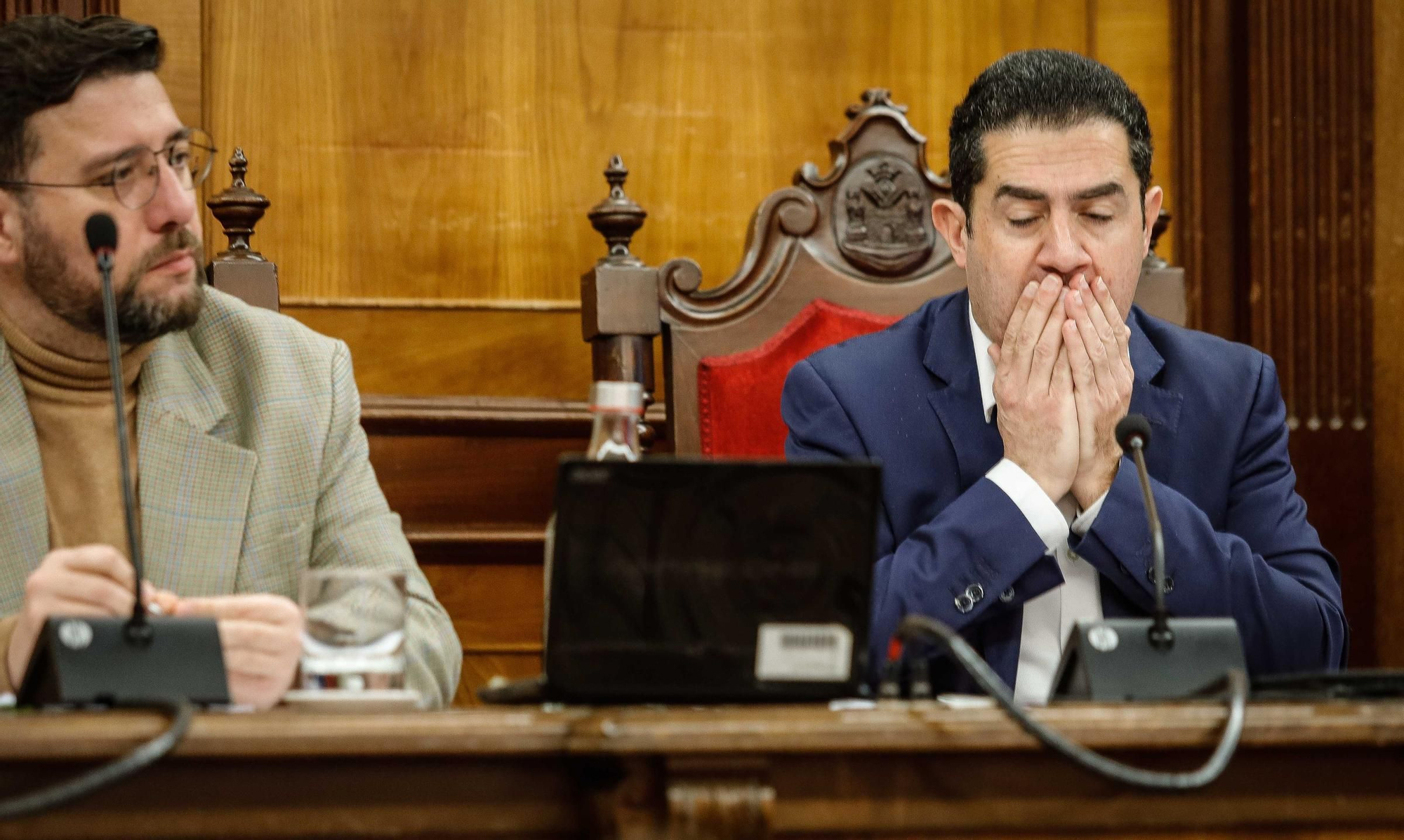 Imágenes del pleno de Alcoy
