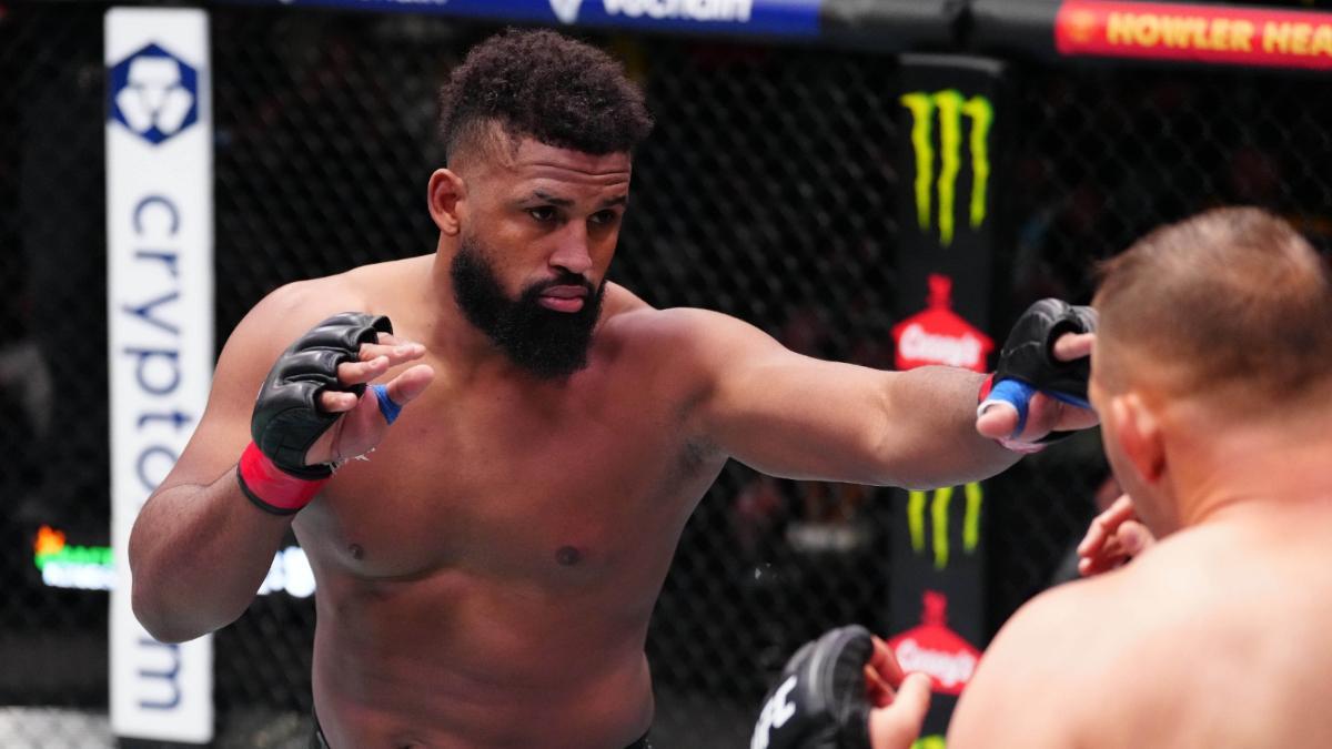 Waldo Cortes-Acosta jabbing in the Octagon