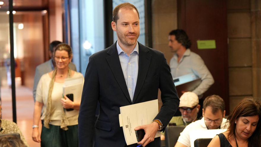 El portavoz del PP catalán en el Parlament, Juan Fernández, este martes.