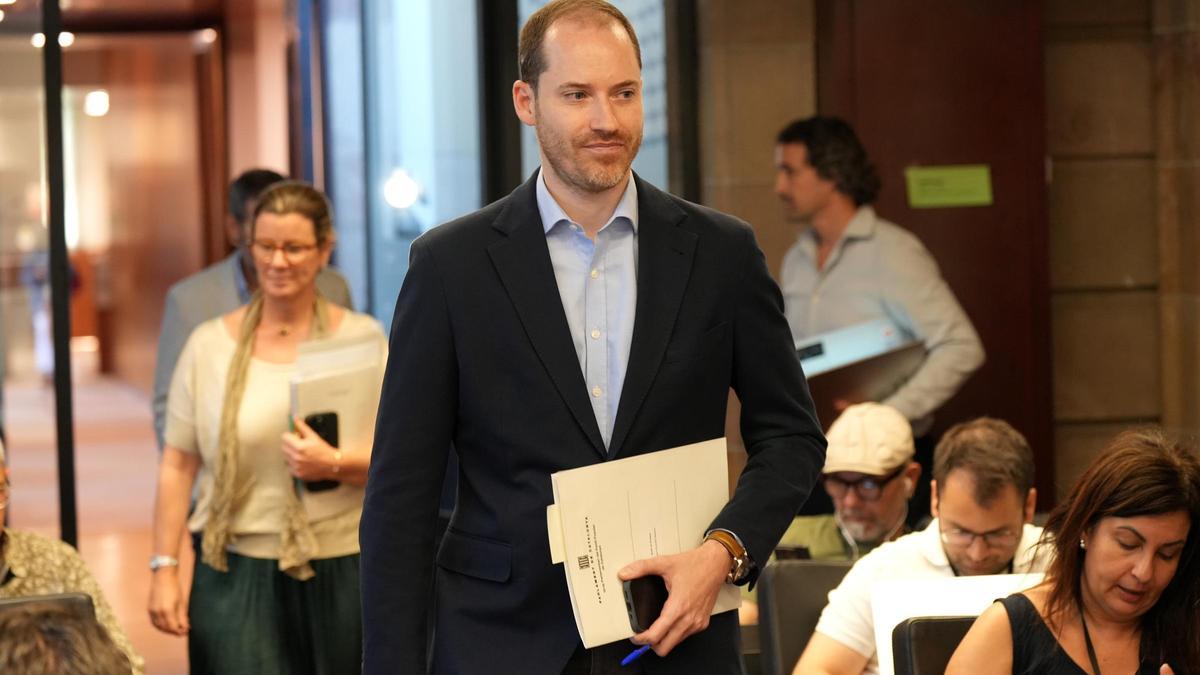 El portavoz del PP catalán en el Parlament, Juan Fernández, este martes.