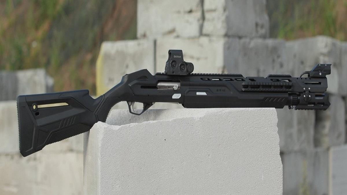 Kalashnikov muestra la nueva Mp-155, una escopeta inteligente