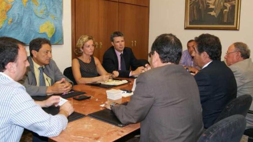 Convenio entre Mármol de Alicante y el Ivex para la promoción exterior