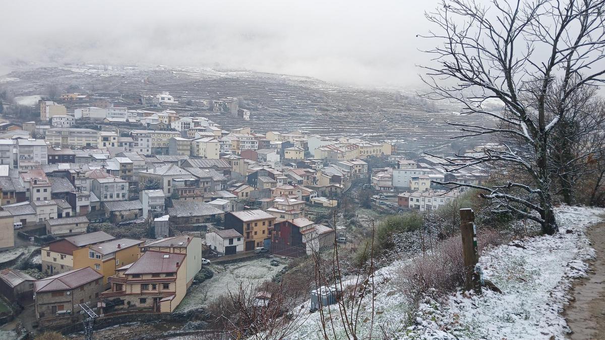 FOTOGALERÍA | Copos de nieve en Extremadura en este domingo electoral