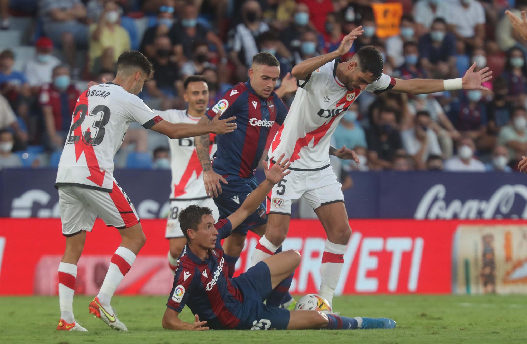 Levante UD - Rayo Vallecano en imágenes