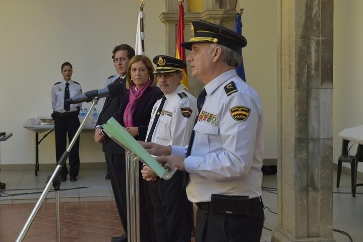 Entrega de diplomas a los Policías Nacionales ...