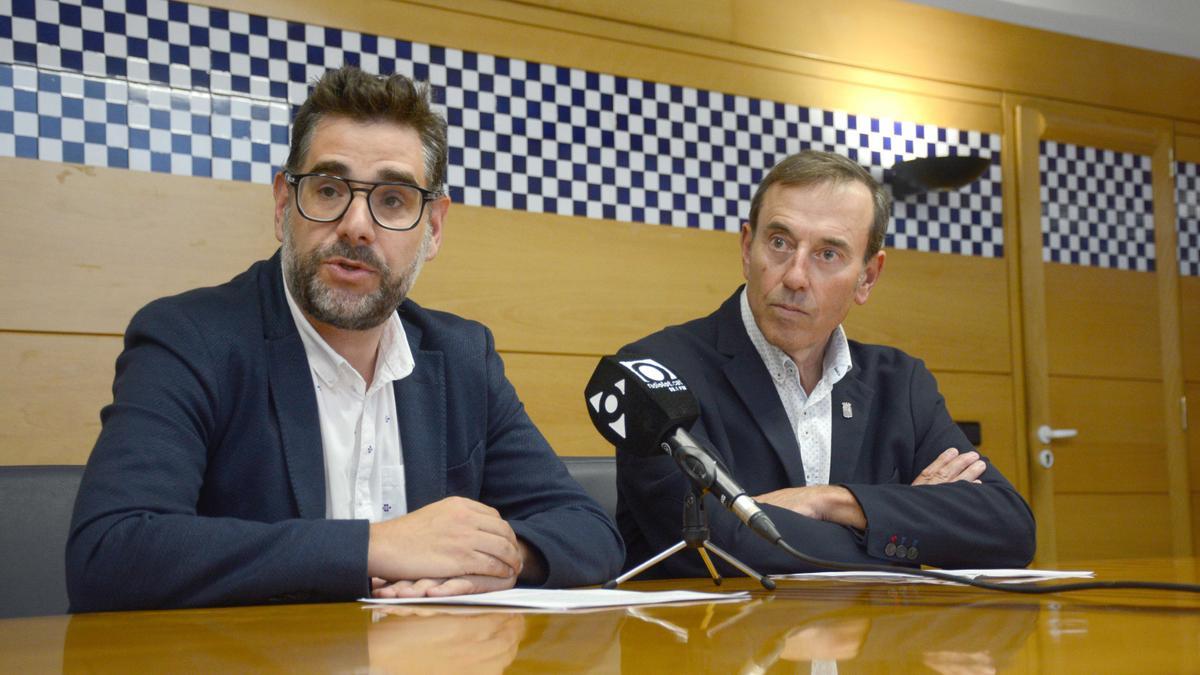 El regidor de cultura, Josep Quintana, i l'alcalde d'Olot, Pep Berga.