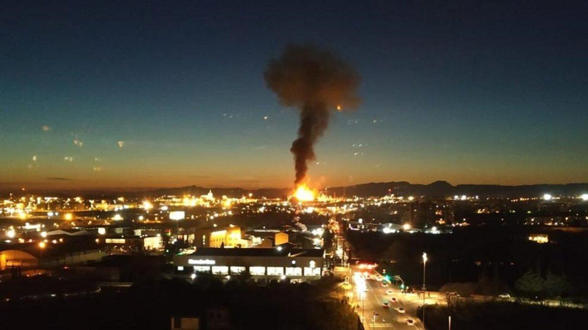 Una víctima mortal en la terrible explosión de la planta de Tarragona