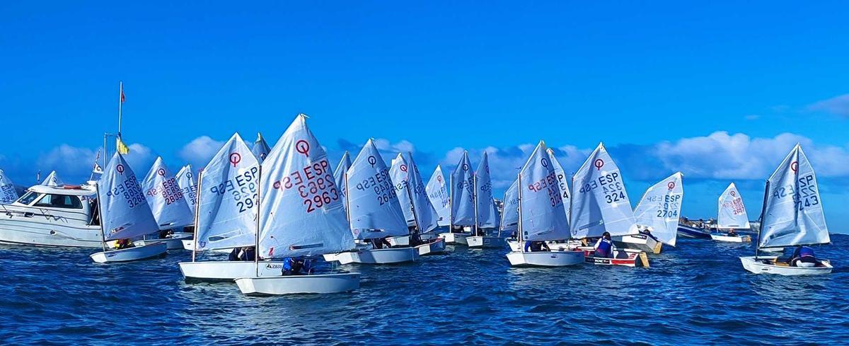 Buen tiempo en la ría coruñesa el domingo, pero sin viento.