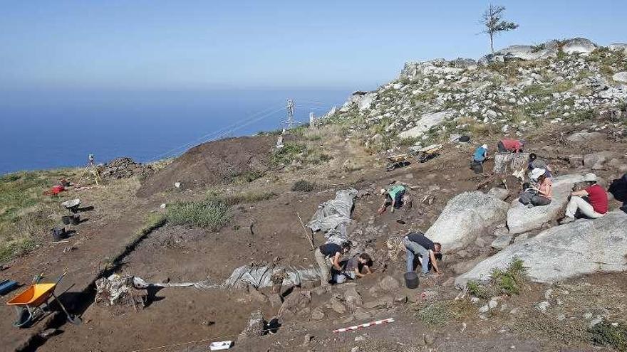 La excavación en el castro de A Cabeciña, en Mougás. // Marta G. Brea