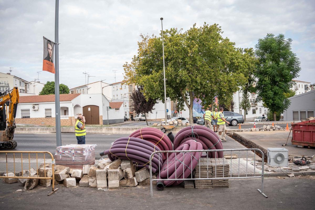 Obras de mejoras en la avenida Reina Sofía de Mérida.