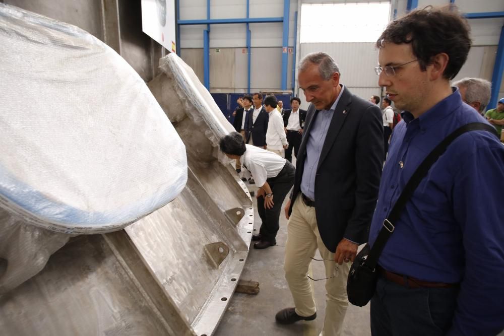 Visita de una delegación internacional a la nave de Asturfeito para un proyecto nuclear