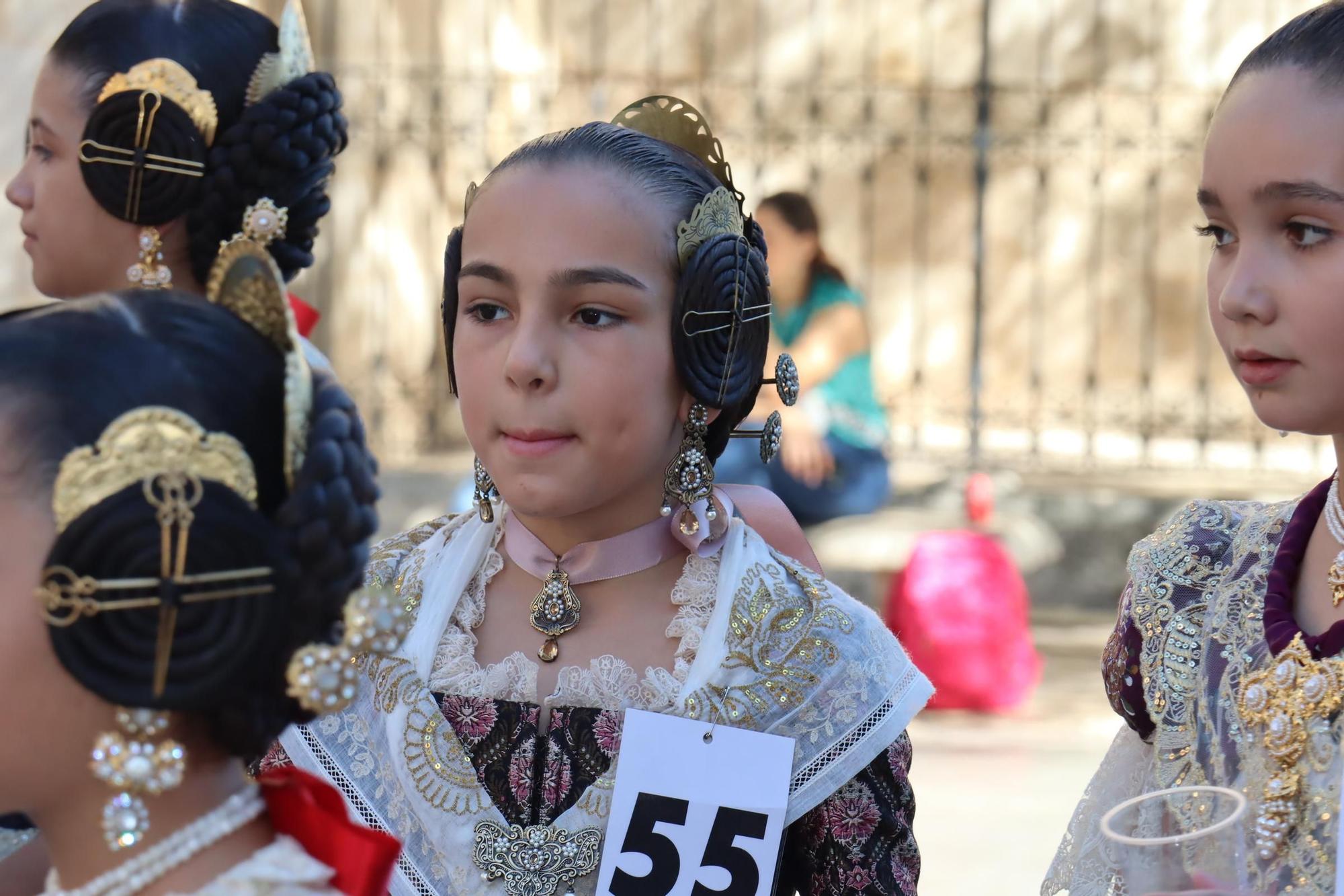 La "passejà" de las candidatas a Fallera Mayor Infantil de València