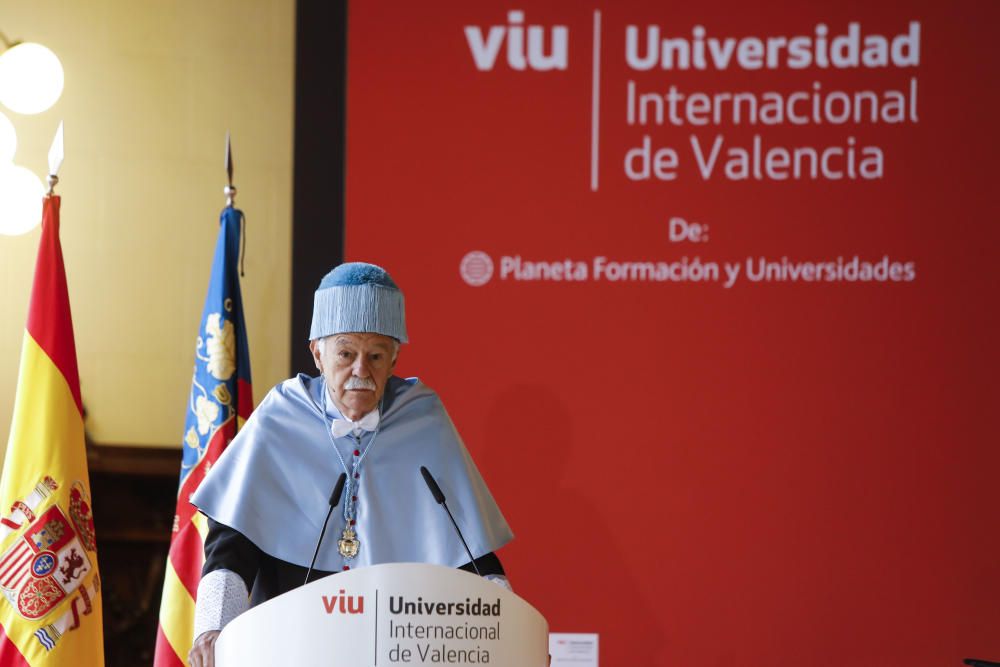 Eduardo Mendoza, Doctor Honoris Causa VIU