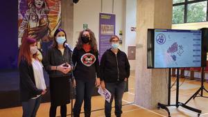 Uns 300 locals de Santa Coloma vetllen per víctimes de violència masclista