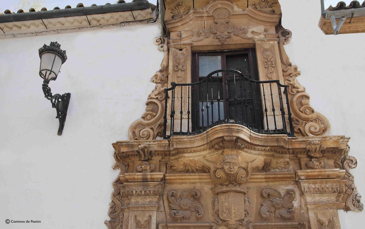 Fachada de uno de los palacios que se encuentran en la calle de Sevilla, en Osuna.