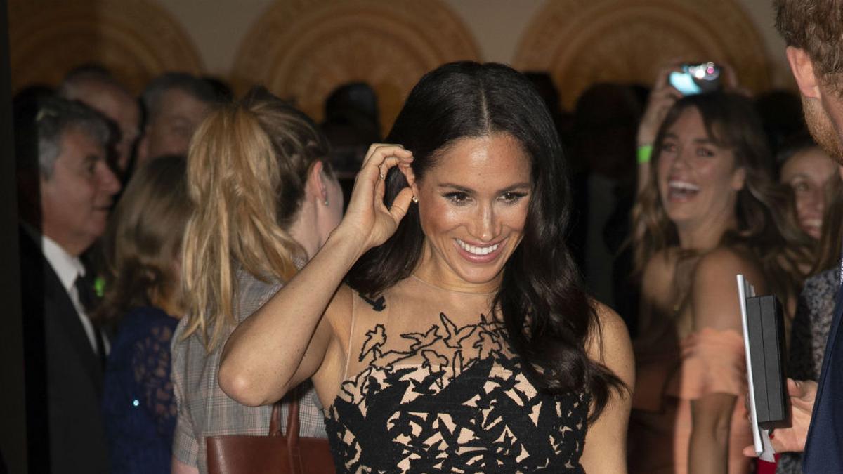 Meghan con vestido de Oscar de la Renta en los Australian Geographic Society