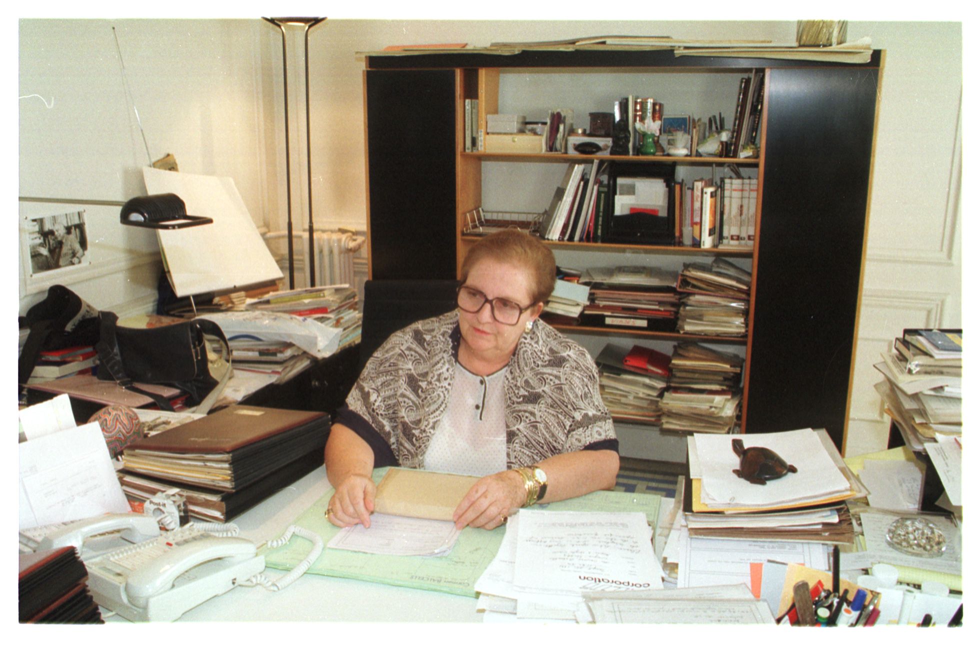 La agente en su despacho en los años 90.