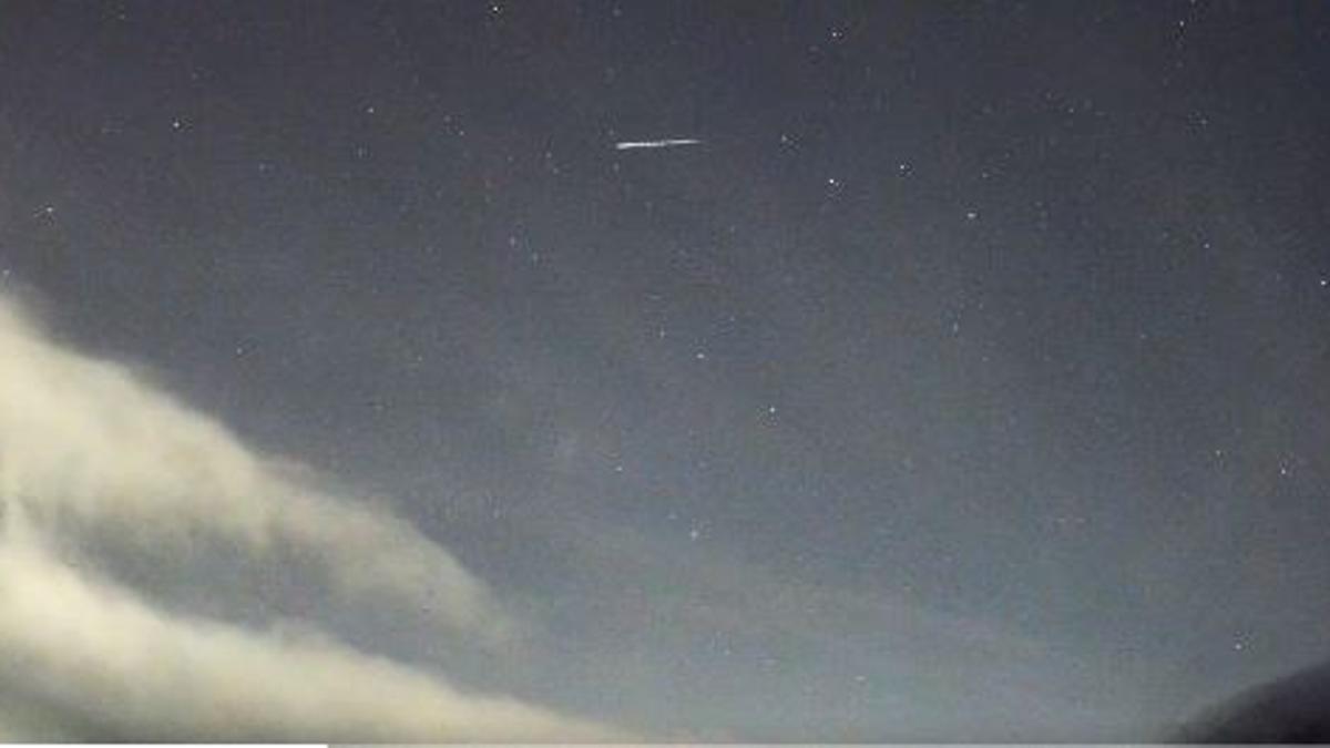 La imagen captada entre el cielo de Valencia e Ibiza