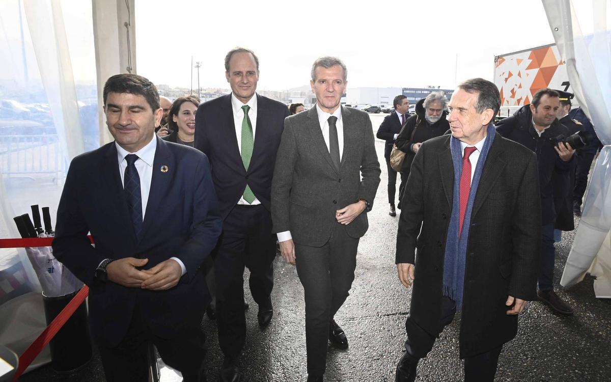 Blanco, Lorenzana, Botana, Rueda y Caballero a su llegada al acto