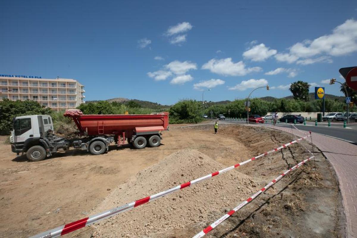 El terreno se halla justo enfrente del Lidl. | V. M.