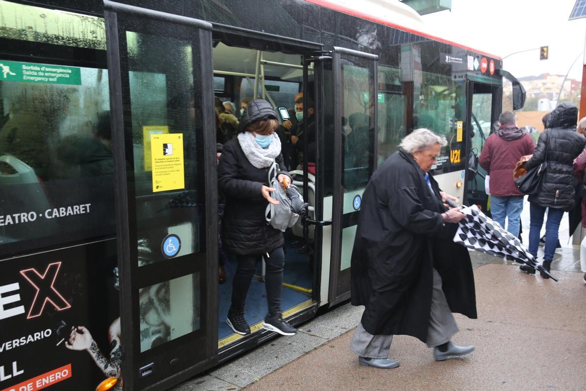 Último día de la mascarilla obligatoria en el transporte público