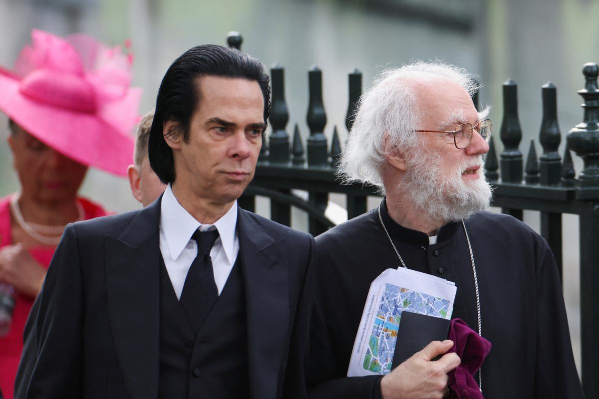 Nick Cave y Rowan Williams llegan para asistir a la ceremonia de coronación del rey Carlos y la reina Camilla de Gran Bretaña en la Abadía de Westminster, en Londres, Gran Bretaña, el 6 de mayo de 2023. REUTERS/Henry Nicholls