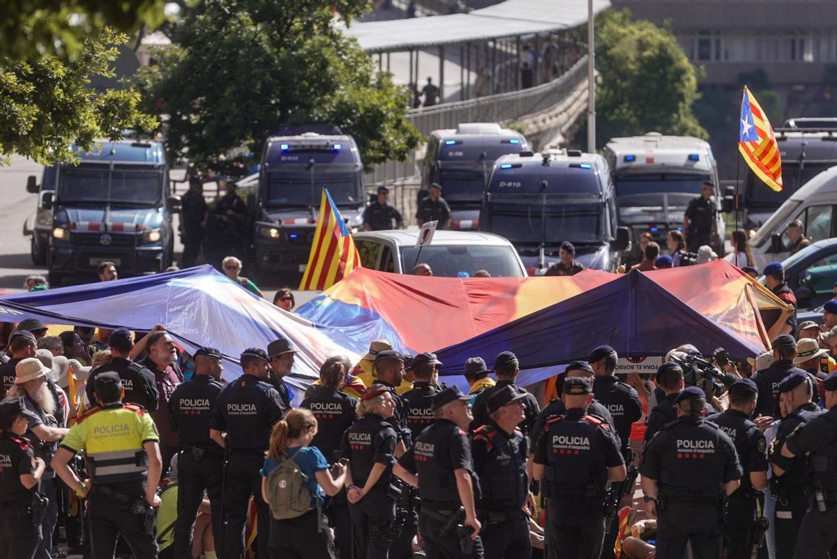 Protestas en Montserrat por la visita de los Reyes de España