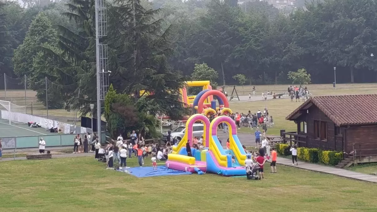 Hinchables, gyncana y fiesta de la espuma: La Fresneda cierra el curso por todo lo alto