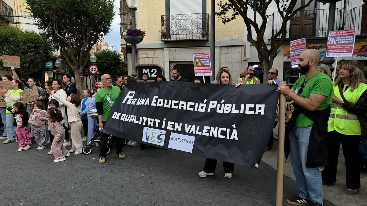Concentración en defensa de la educación pública en Vinaròs