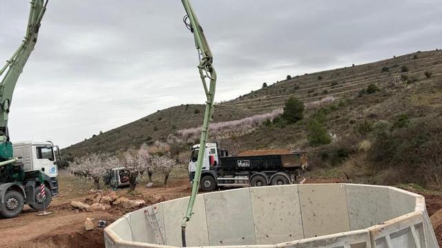Se instalan depósitos de agua para facilitar la intervención de medios aéreos en incendios.