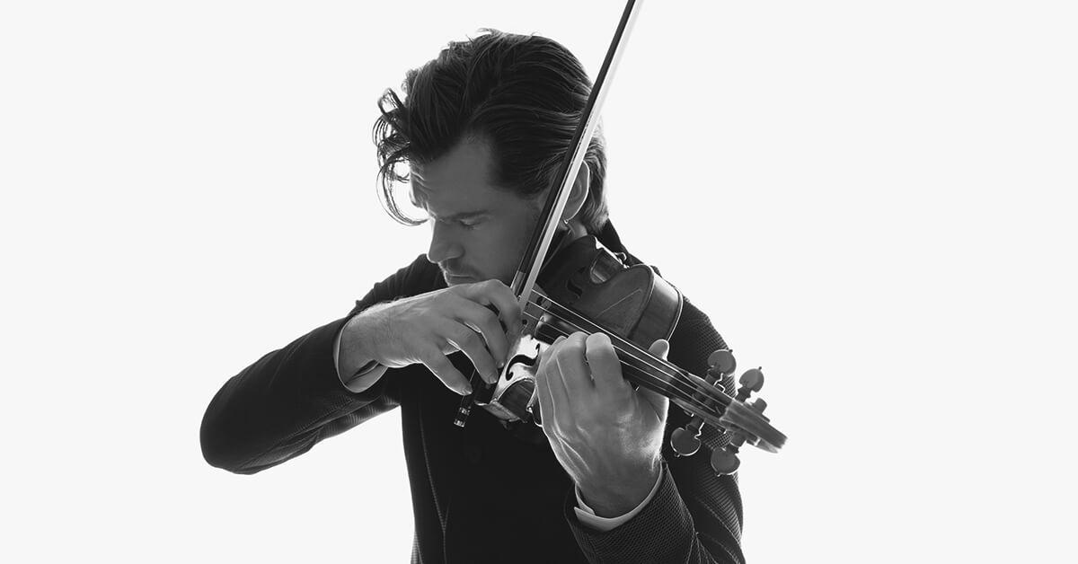 Blake Pouliot interpreta el Concierto para violín núm. 1 de Shostakovich.