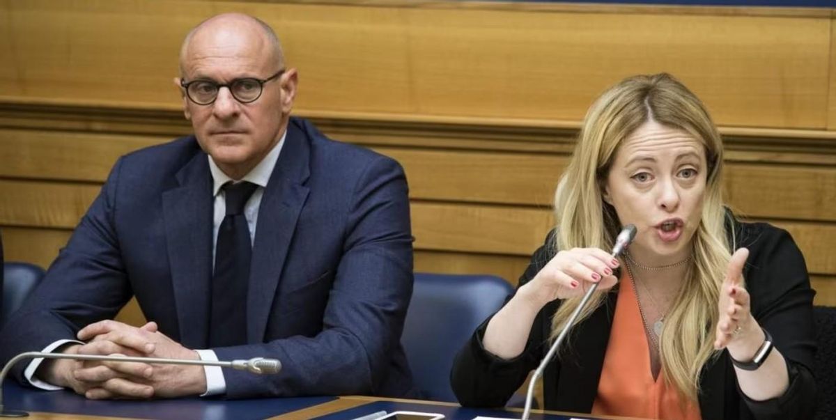 Multes de 100.000 euros per utilitzar anglicismes a Itàlia: la proposta d’un diputat de Meloni Multes de 100.000 euros per utilitzar anglicismes a Itàlia: la proposta d’un diputat de Meloni